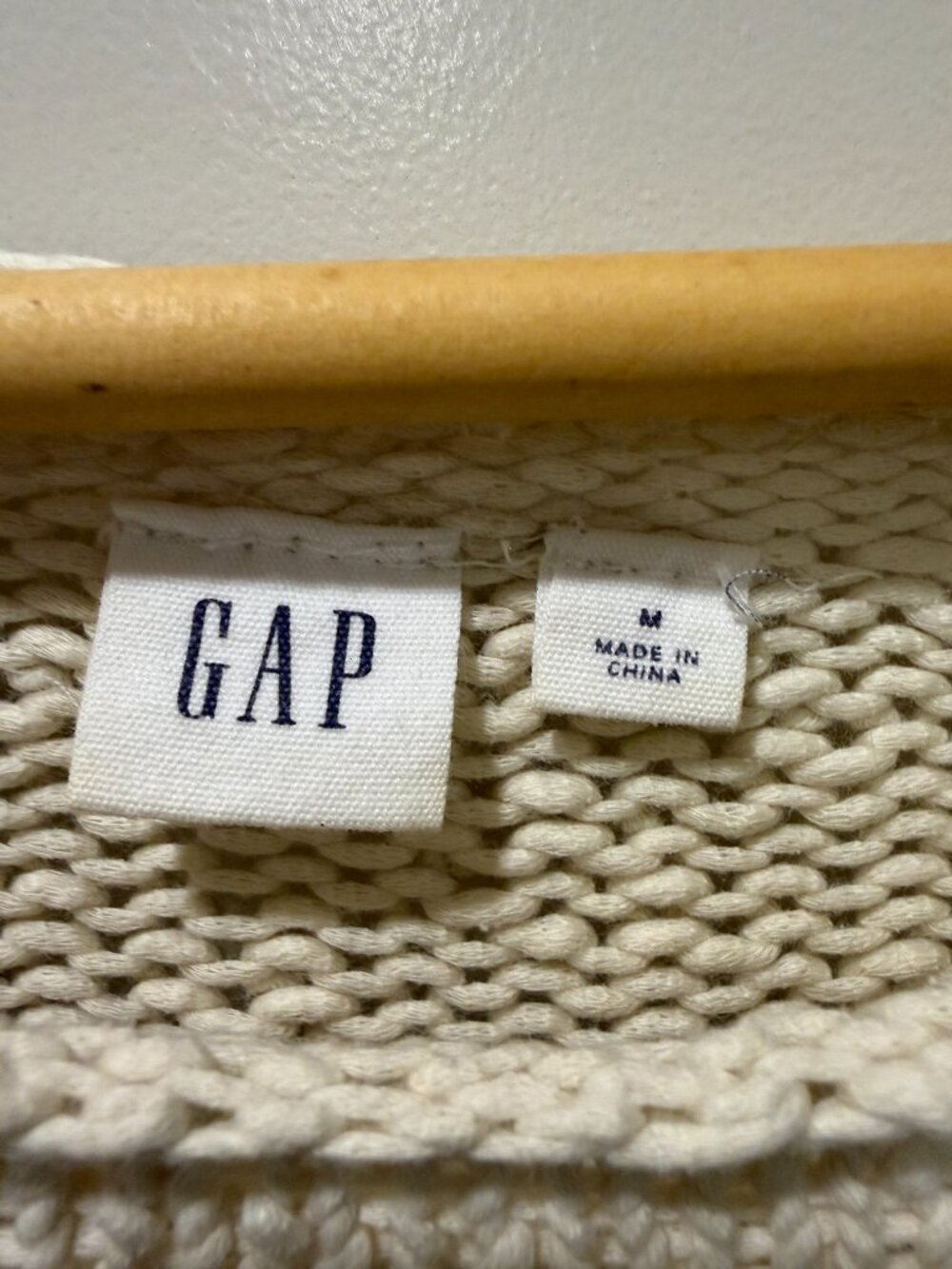 Gap Size Medium Tan and White Sweater - Medium - Picture 3 of 3